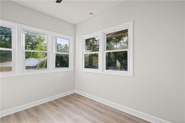 3530 Kenwood Avenue, Kansas City, MO 64109