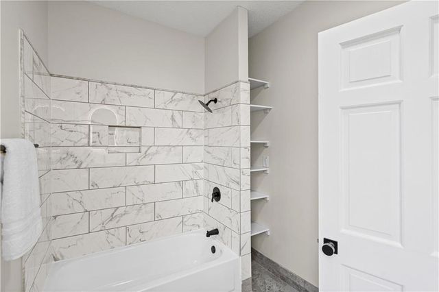 3530 Kenwood Avenue, Kansas City, MO 64109