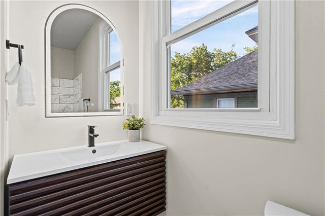 3530 Kenwood Avenue, Kansas City, MO 64109