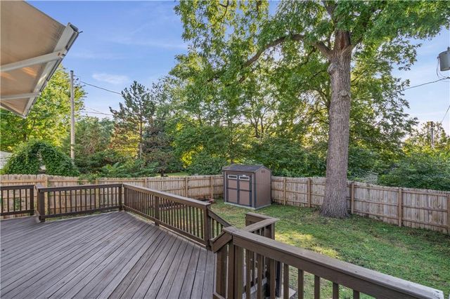 3530 Kenwood Avenue, Kansas City, MO 64109