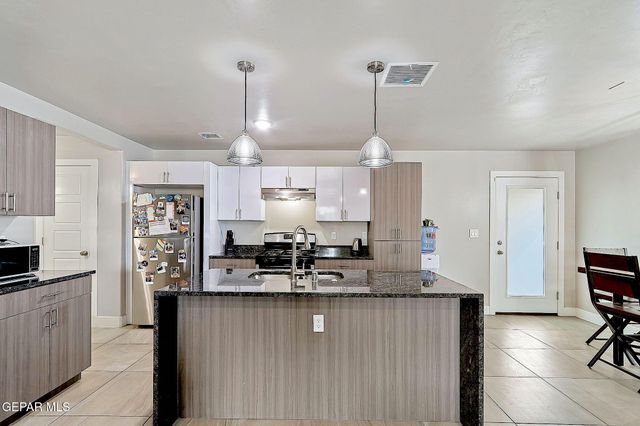 14704 Mountain Breeze Avenue, Horizon City, TX 79928