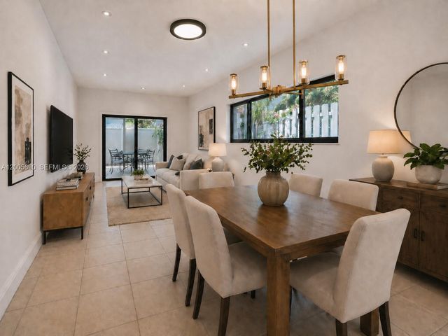 944 SW 10th Avenue, Miami, FL 33130