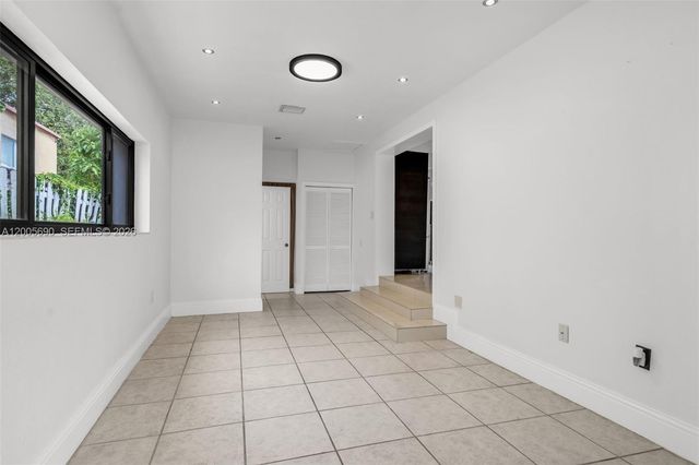 944 SW 10th Avenue, Miami, FL 33130