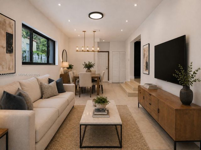 944 SW 10th Avenue, Miami, FL 33130