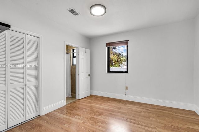 944 SW 10th Avenue, Miami, FL 33130