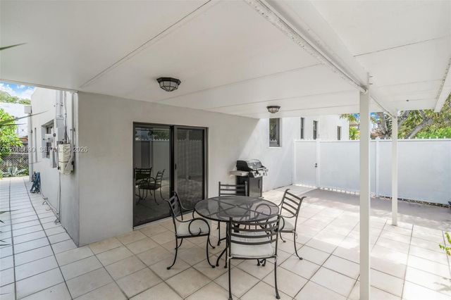 944 SW 10th Avenue, Miami, FL 33130