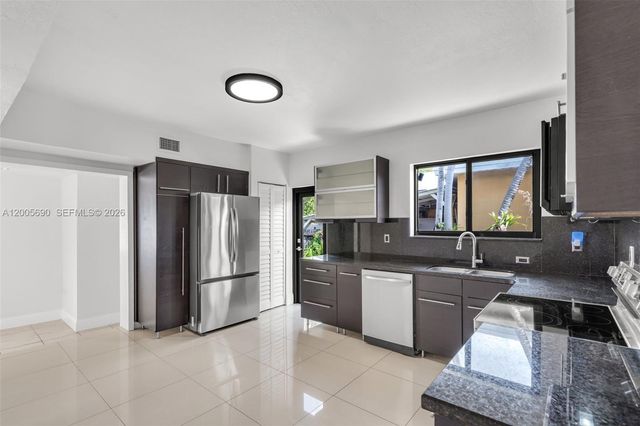 944 SW 10th Avenue, Miami, FL 33130