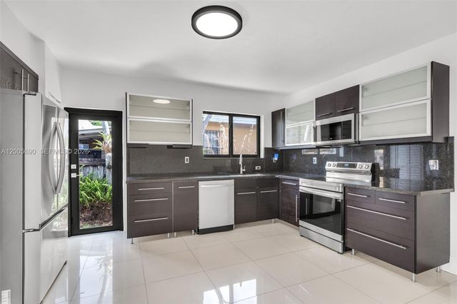 944 SW 10th Avenue, Miami, FL 33130