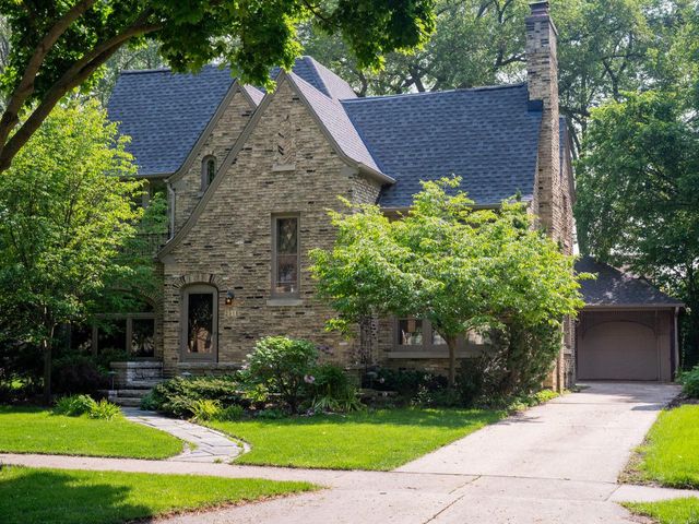 2544 N 91st STREET, Wauwatosa, WI 53226