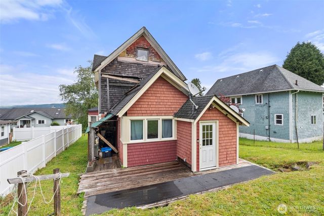 722 E Cowlitz Street, South Bend, WA 98586