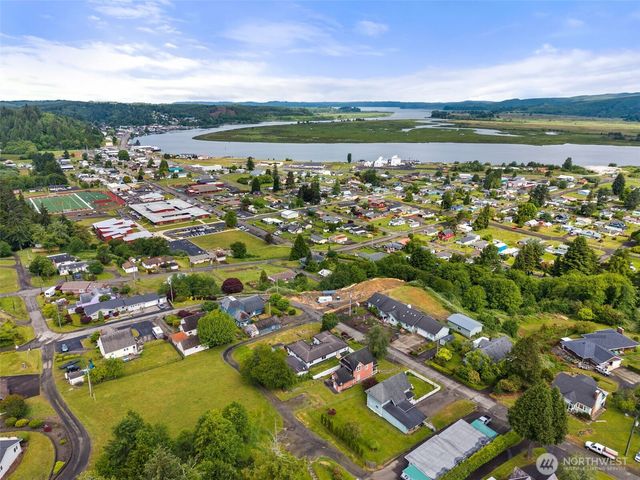 722 E Cowlitz Street, South Bend, WA 98586