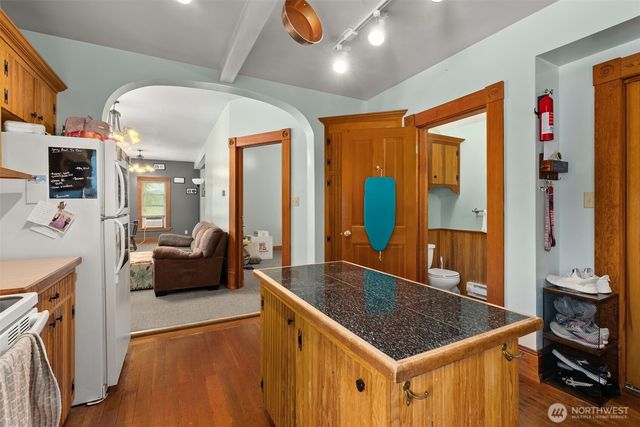 722 E Cowlitz Street, South Bend, WA 98586