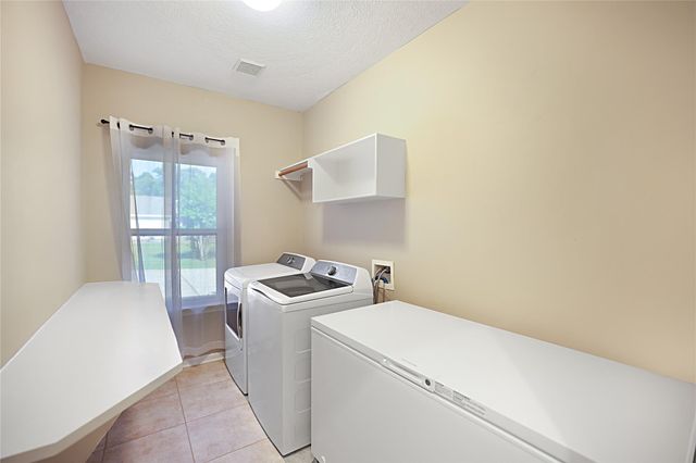 2327 Carriage Run E, Conroe, TX 77384