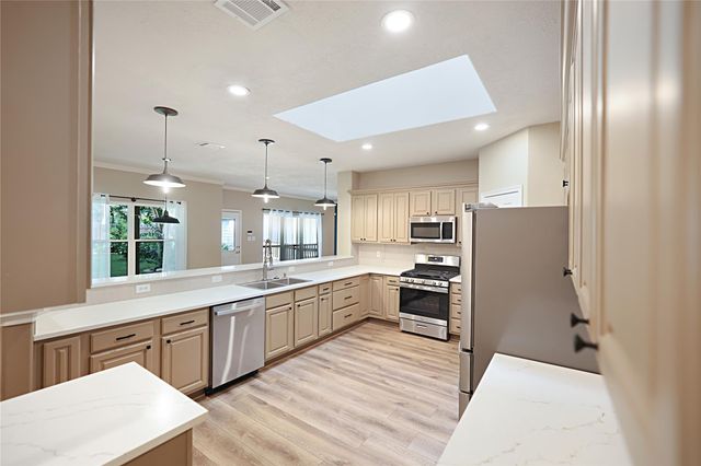 2327 Carriage Run E, Conroe, TX 77384