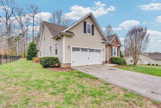 821 Honeysuckle Ln, Sparta, TN 38583