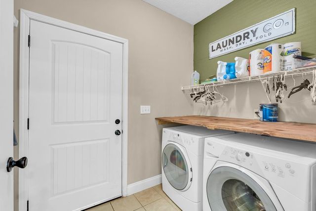 821 Honeysuckle Ln, Sparta, TN 38583