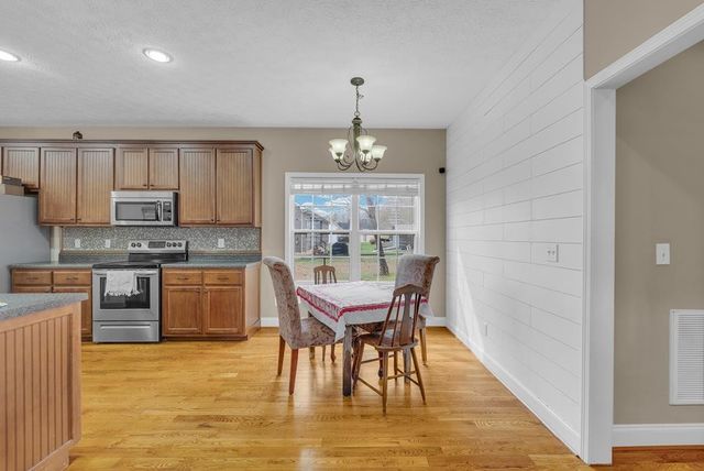 821 Honeysuckle Ln, Sparta, TN 38583