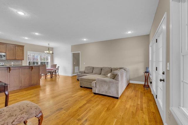 821 Honeysuckle Ln, Sparta, TN 38583