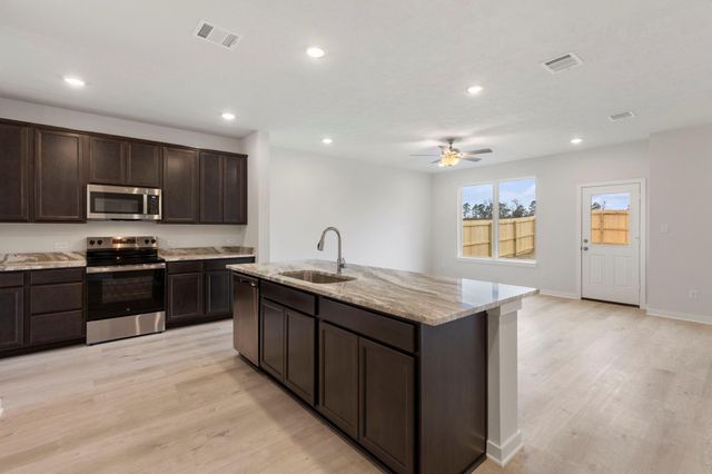 601 Rockbridge Drive, Huntsville, TX 77340