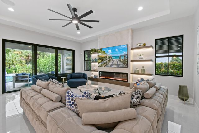 13418 Artisan Circle, Palm Beach Gardens, FL 33418