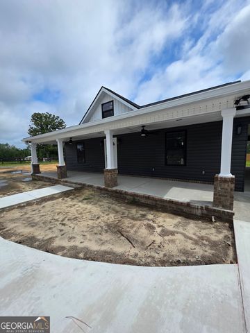 27 Elmwood Lane, Baxley, GA 31513
