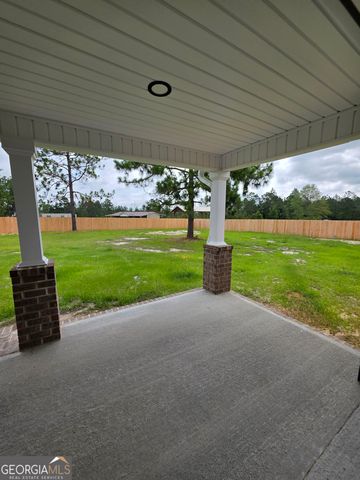 27 Elmwood Lane, Baxley, GA 31513