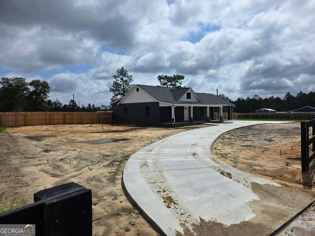 27 Elmwood Lane, Baxley, GA 31513