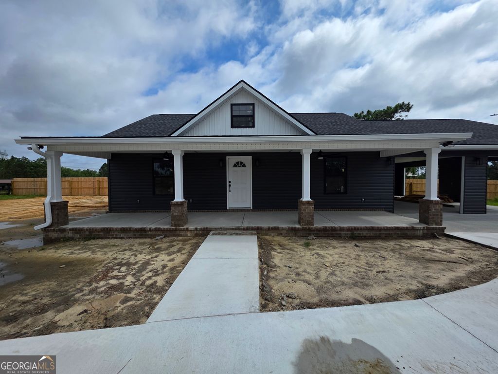 27 Elmwood Lane, Baxley, GA 31513