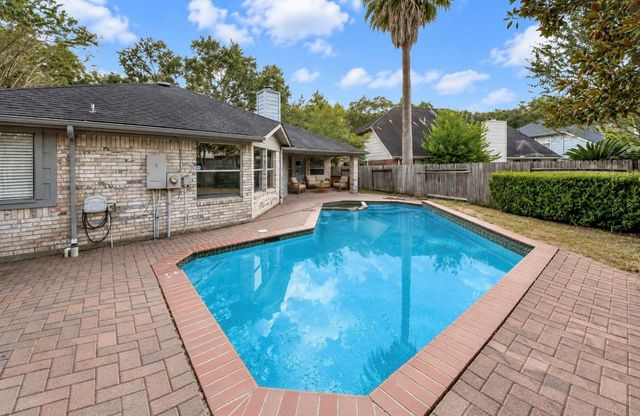 223 W New Meadows Drive, Sugar Land, TX 77479