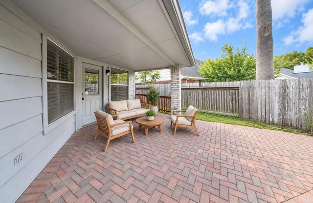 223 W New Meadows Drive, Sugar Land, TX 77479