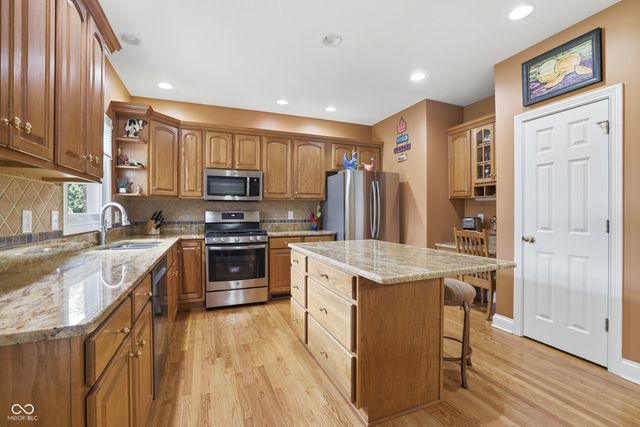 5767 Meadowlark Place, Carmel, IN 46033