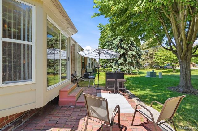 4421 Honeysuckle Drive, Sterling Heights, MI 48314