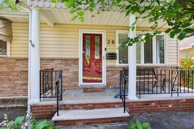 28 Warwick Cir, Springfield Twp., NJ 07081