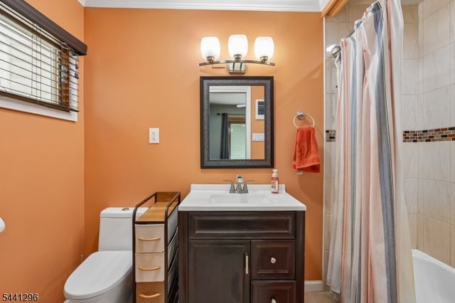 28 Warwick Cir, Springfield Twp., NJ 07081