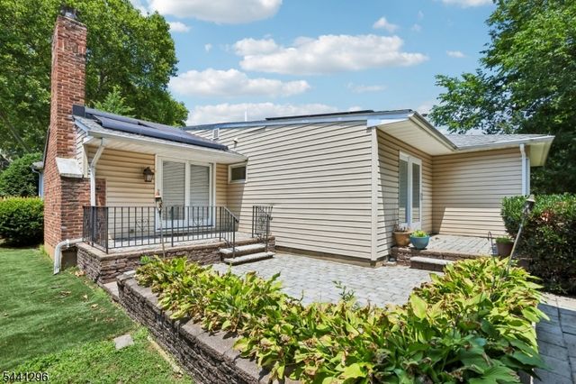 28 Warwick Cir, Springfield Twp., NJ 07081