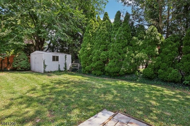 28 Warwick Cir, Springfield Twp., NJ 07081