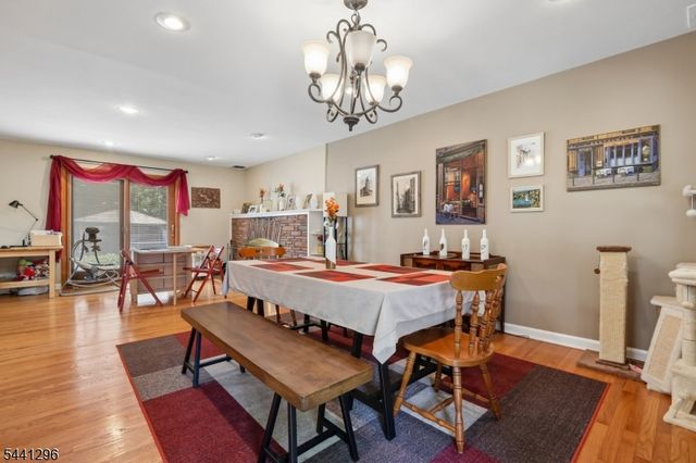 28 Warwick Cir, Springfield Twp., NJ 07081