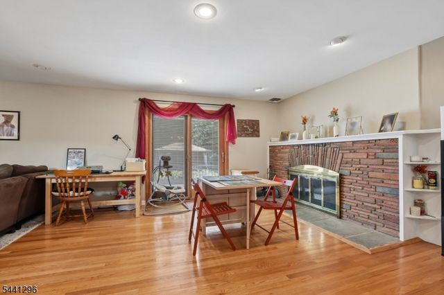 28 Warwick Cir, Springfield Twp., NJ 07081