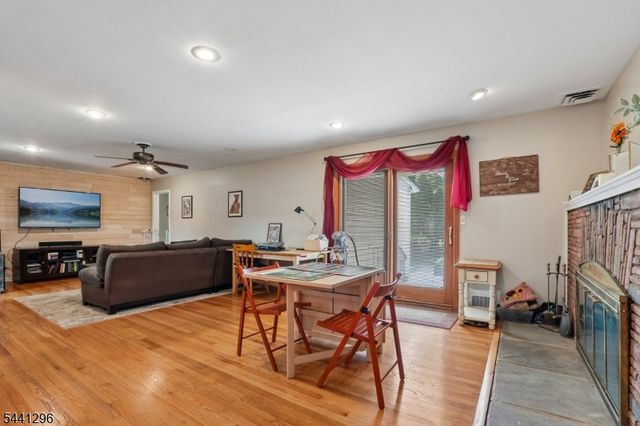 28 Warwick Cir, Springfield Twp., NJ 07081
