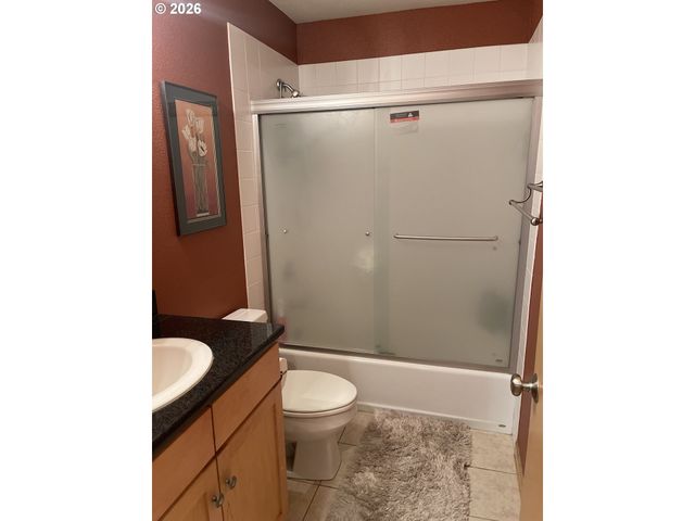 810 Nw NAITO Pkwy F-10, Portland, OR 97209