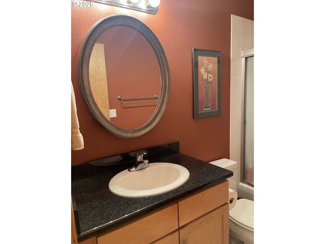 810 Nw NAITO Pkwy F-10, Portland, OR 97209