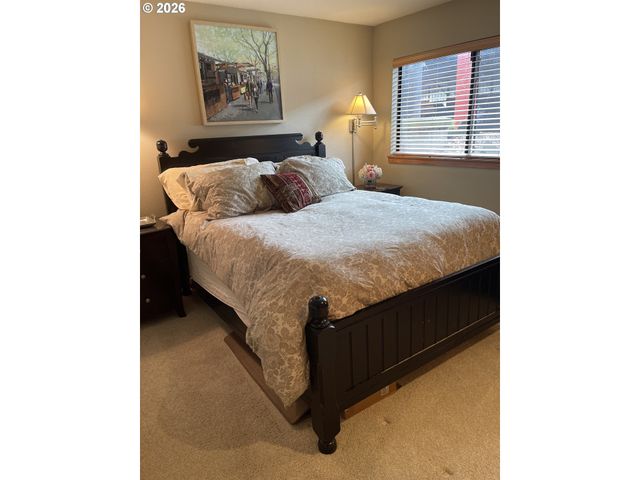 810 Nw NAITO Pkwy F-10, Portland, OR 97209