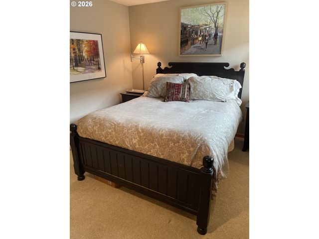 810 Nw NAITO Pkwy F-10, Portland, OR 97209