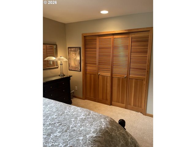 810 Nw NAITO Pkwy F-10, Portland, OR 97209