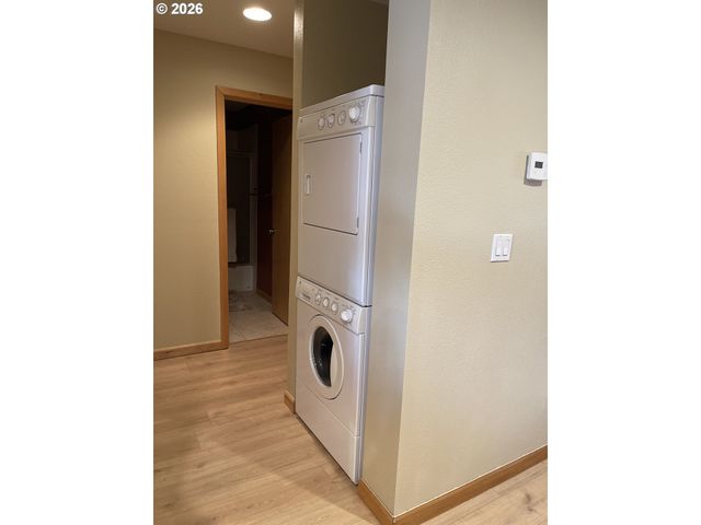 810 Nw NAITO Pkwy F-10, Portland, OR 97209