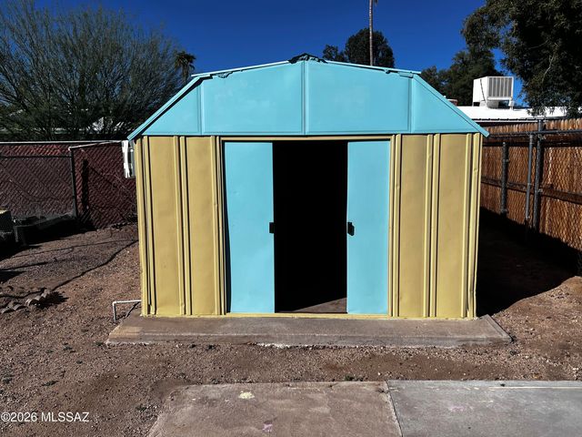 7855 N John Paul Jones Avenue, Tucson, AZ 85741
