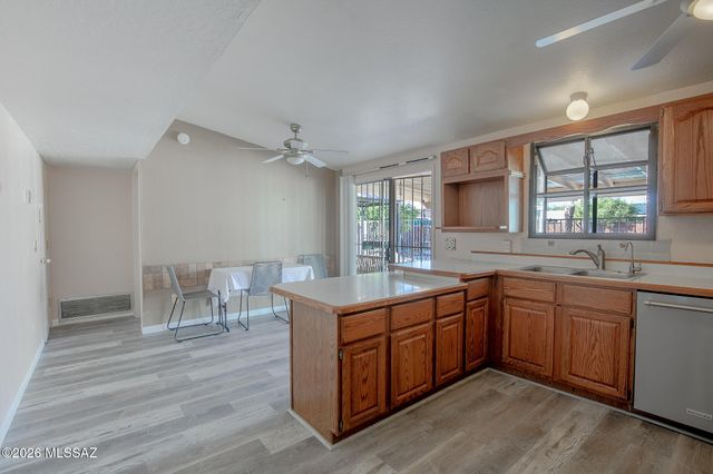 7855 N John Paul Jones Avenue, Tucson, AZ 85741
