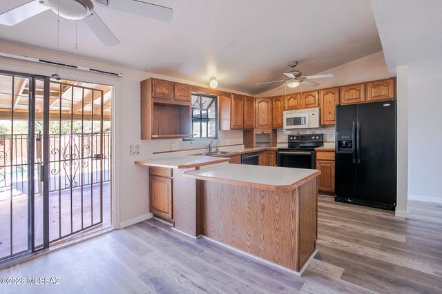 7855 N John Paul Jones Avenue, Tucson, AZ 85741
