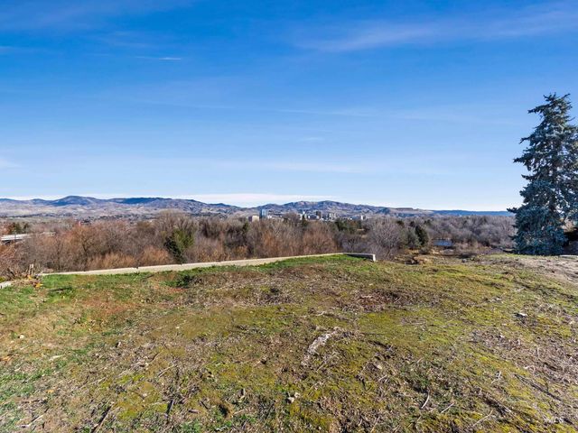 1212 Happy Dr, Boise, ID 83706