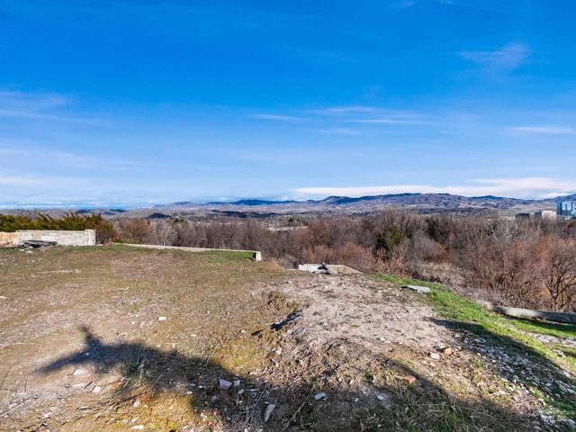 1212 Happy Dr, Boise, ID 83706